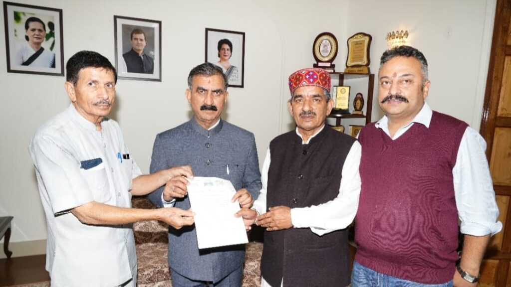 Former MLAs Council donates 31 Lakhs towards CMRF Former MLAs Council donates 31 Lakhs towards CMRF HIMACHAL HEADLINES