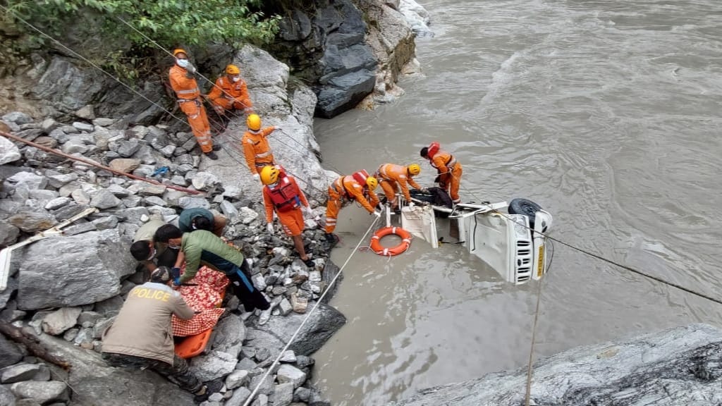 Monsoon Alert: Himachal Activates 24x7 Disaster Helplines for Residents and Tourists Monsoon Alert: Himachal Activates 24x7 Disaster Helplines for Residents and Tourists HIMACHAL HEADLINES