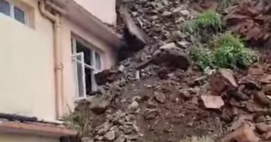 Kisan Bhawan Dhalli was hit by a massive landslide, all rooms evacuated HIMACHAL HEADLINES
