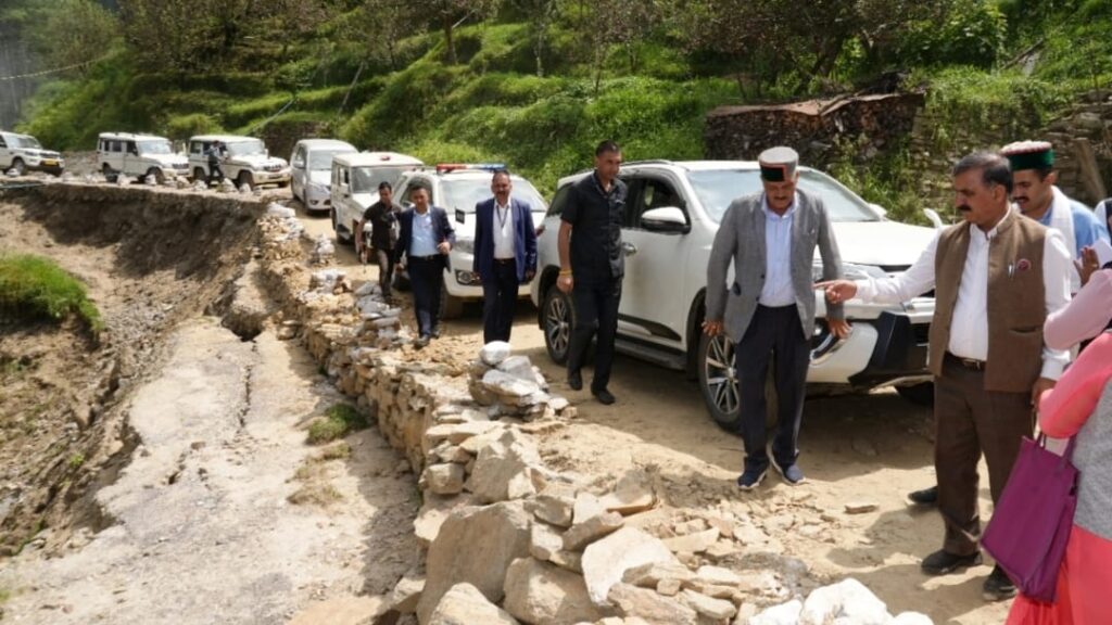Sukhu's visit intensifes restoration of roads in apple belt of Shimla, Allocates additional 11 Crores Sukhu's visit intensifes restoration of roads in apple belt of Shimla, Allocates additional 11 Crores HIMACHAL HEADLINES