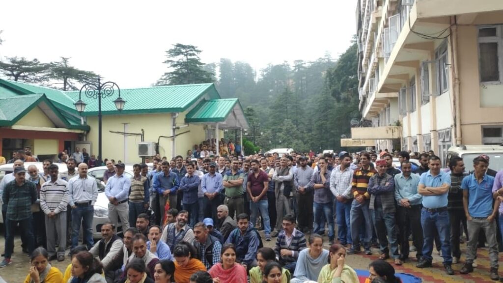 Himachal Electricity Board employees up in arms against Govt Himachal Electricity Board employees up in arms against Govt HIMACHAL HEADLINES