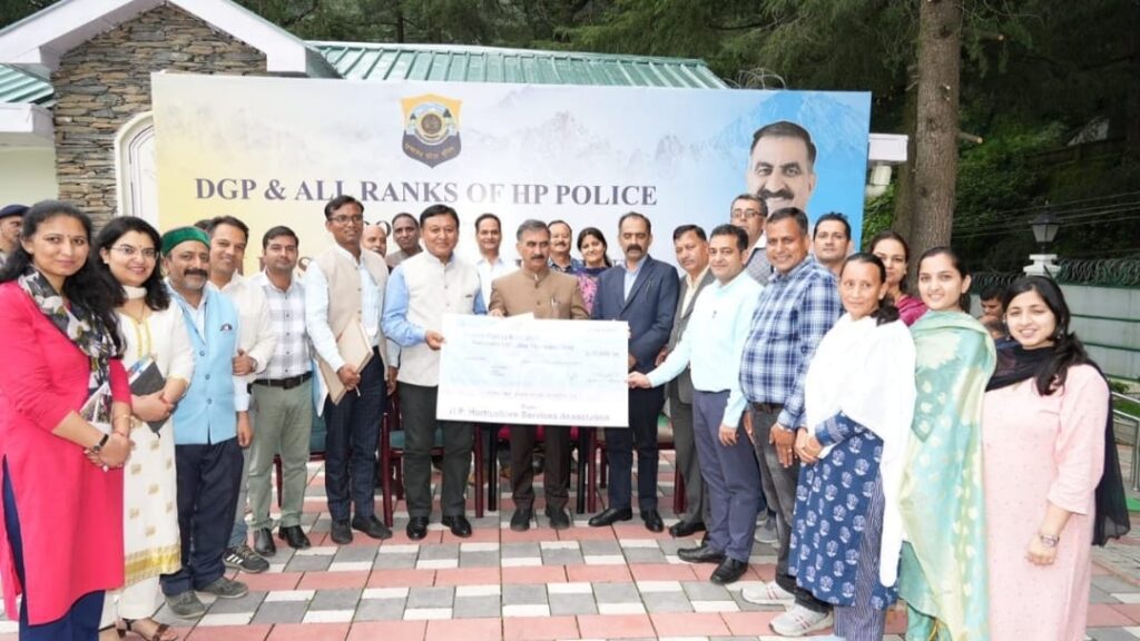 Horticulture Minister Jagat Singh Negi presents a cheque of Rs. 2.51 lakh towards Aapada Rahat Kosh Horticulture Minister Jagat Singh Negi presents a cheque of Rs. 2.51 lakh towards Aapada Rahat Kosh HIMACHAL HEADLINES