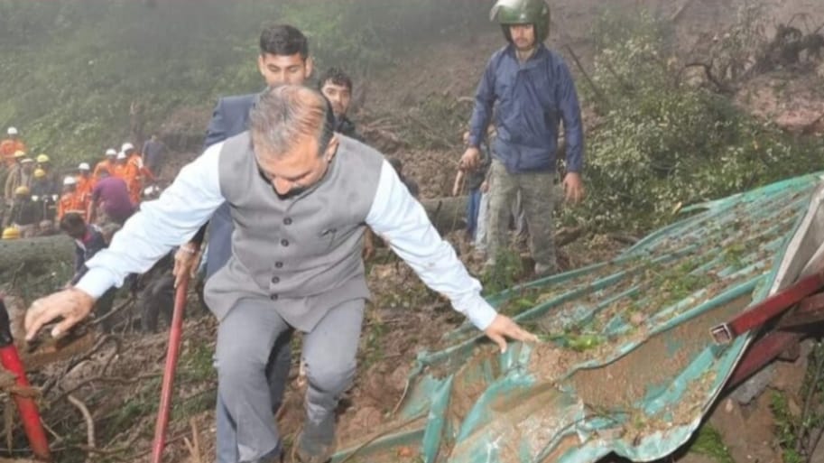 CM Sukhu visited the landslide-affected areas of Summerhill, Fagli & Mamligh in Shimla CM Sukhu visited the landslide-affected areas of Summerhill, Fagli & Mamligh in Shimla HIMACHAL HEADLINES