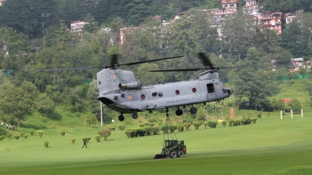 IAF Chinook helicopter airdrops JCB at Annandale Shimla successfully for rescue work HIMACHAL HEADLINES
