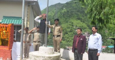 SDM hoisted the tricolor in Rajgarh on the occasion of Independence Day HIMACHAL HEADLINES