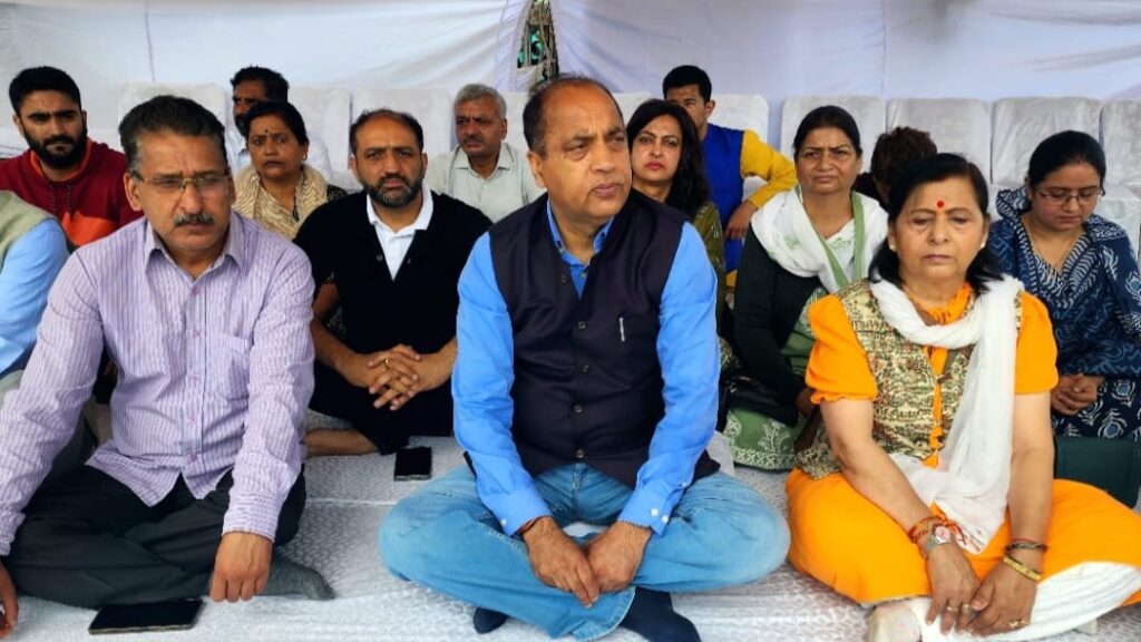 Jairam Thakur and other BJP leaders pay tribute to Atal Bihari Vajpayee Jairam Thakur and other BJP leaders pay tribute to Atal Bihari Vajpayee HIMACHAL HEADLINES