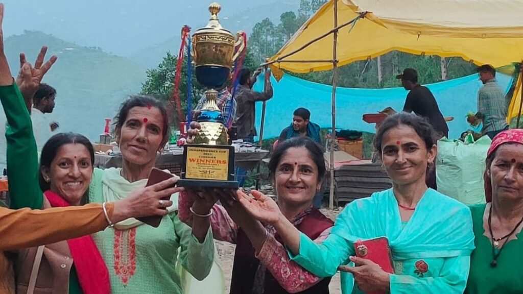 Mundaghat in volleyball and Peeran won the trophy in Kabaddi Mundaghat in volleyball and Peeran won the trophy in Kabaddi HIMACHAL HEADLINES