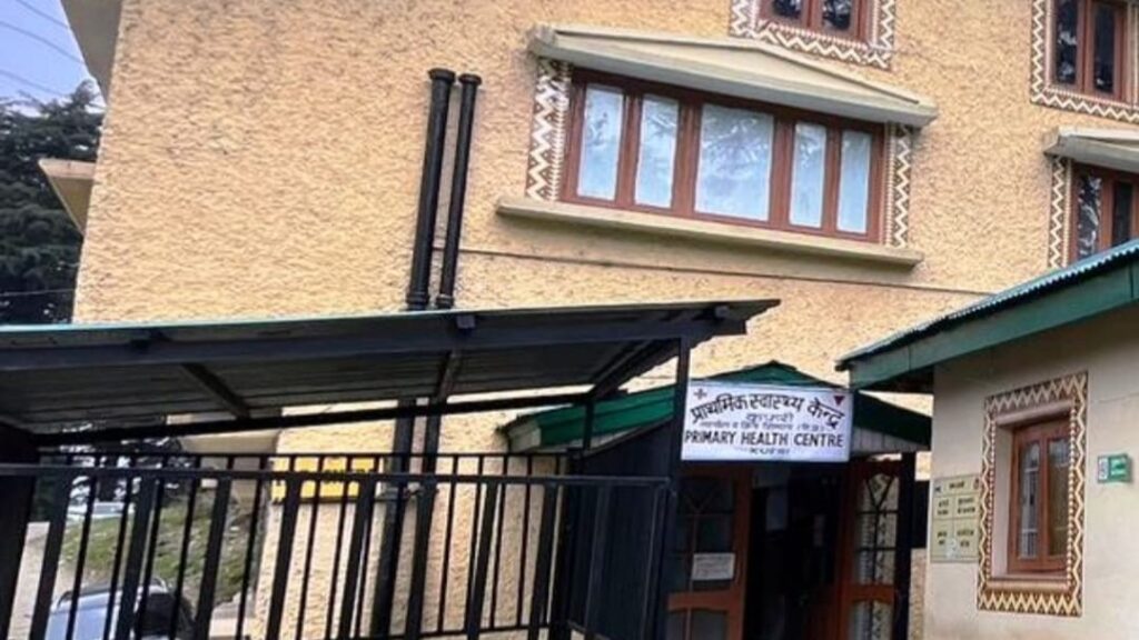 Patients upset due to the lack of staff in PHC Kufri HIMACHAL HEADLINES