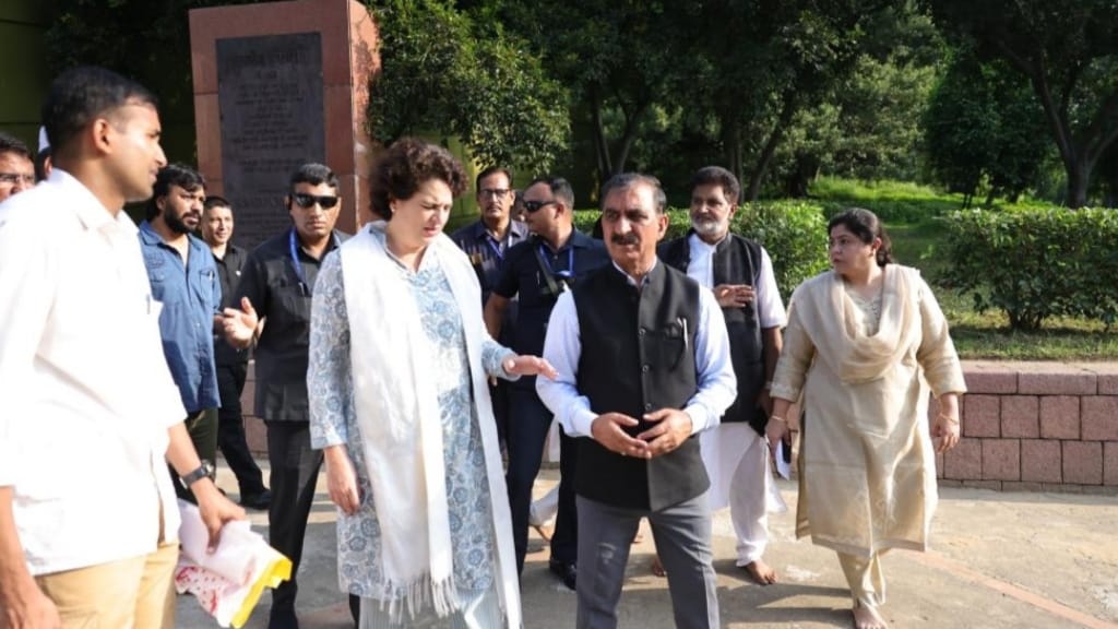 Sukhu with Priyanka Gandhi at Veer Bhoomi HIMACHAL HEADLINES