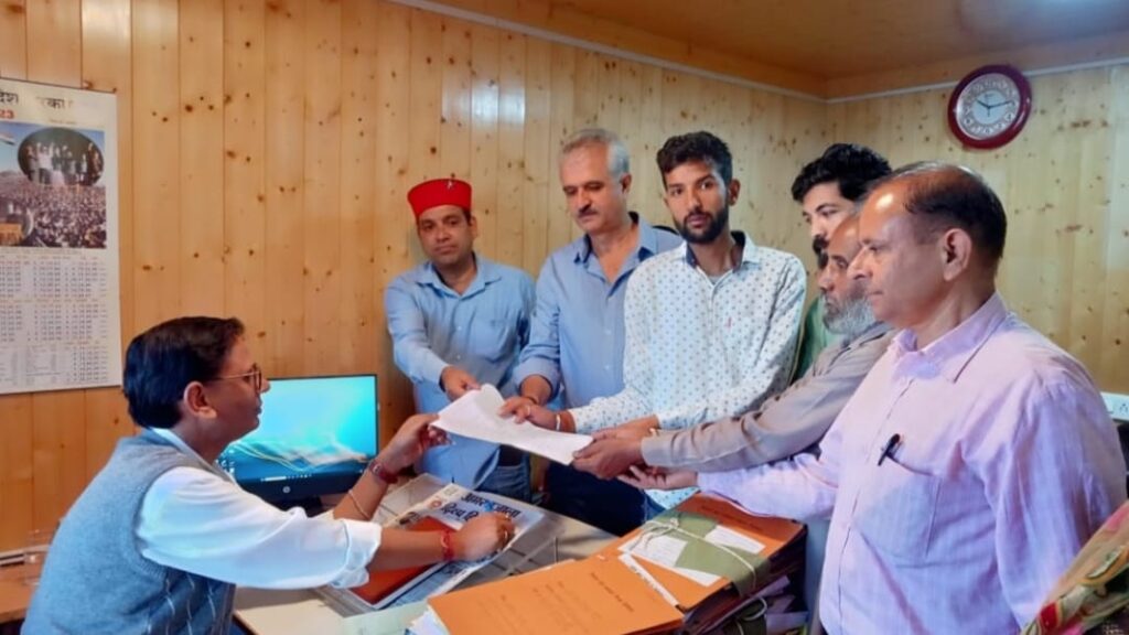 Memorandum handed over to the SJPNL management regarding the problems of Krishna Nagar by the civic body HIMACHAL HEADLINES