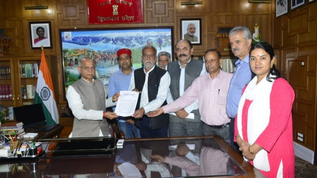CPI(M) met Governor Shukla and handed over a memorandum to Prime Minister for declaring National Disaster in Himachal HIMACHAL HEADLINES