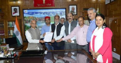 CPI(M) met Governor Shukla and handed over a memorandum to Prime Minister for declaring National Disaster in Himachal HIMACHAL HEADLINES