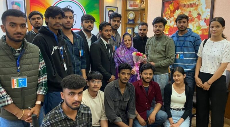 A delegation of NSUI congratulated Pratibha Singh on becoming a member of the All India Congress Working Committee HIMACHAL HEADLINES