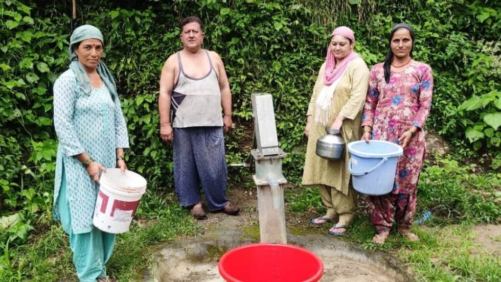 Even in the rainy season, the people of Kanech village yearn for drops of water Even in the rainy season, the people of Kanech village yearn for drops of water HIMACHAL HEADLINES