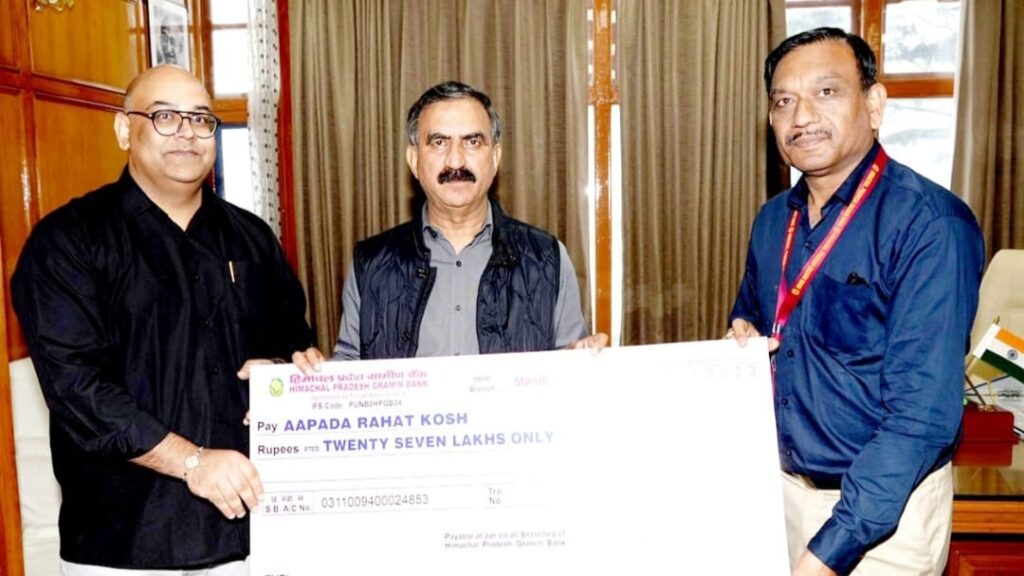 Himachal Gramin Bank presented a cheque of 27 Lakhs to Sukhu Himachal Gramin Bank presented a cheque of 27 Lakhs to Sukhu HIMACHAL HEADLINES