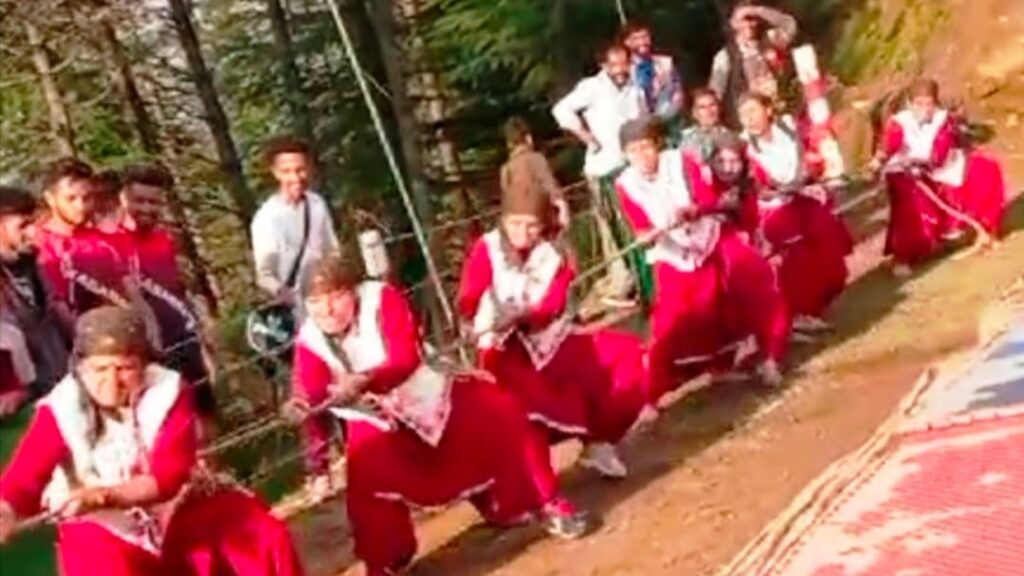 Women of Peeran Panchayat became runner-up in tug-of-war Women of Peeran Panchayat became runner-up in tug-of-war HIMACHAL HEADLINES