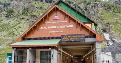 A sudden surge in vehicular traffic at Attal Tunnel Rohtang, Water leakage was reported in Aut Tunnel HIMACHAL HEADLINES