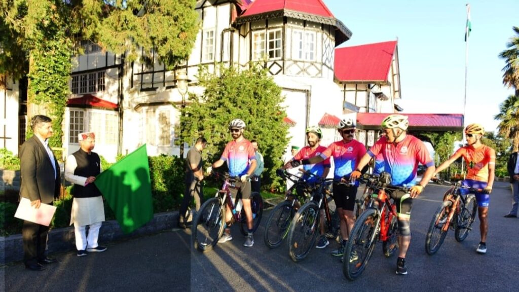 Governor Shukla flags off the cycle campaign from Raj Bhavan Governor Shukla flags off the cycle campaign from Raj Bhavan HIMACHAL HEADLINES