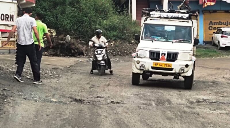 Solan-Rajgarh road turns into potholes, Dr. Parmar had constructed the road with laborers nearly 6 decades ago HIMACHAL HEADLINES