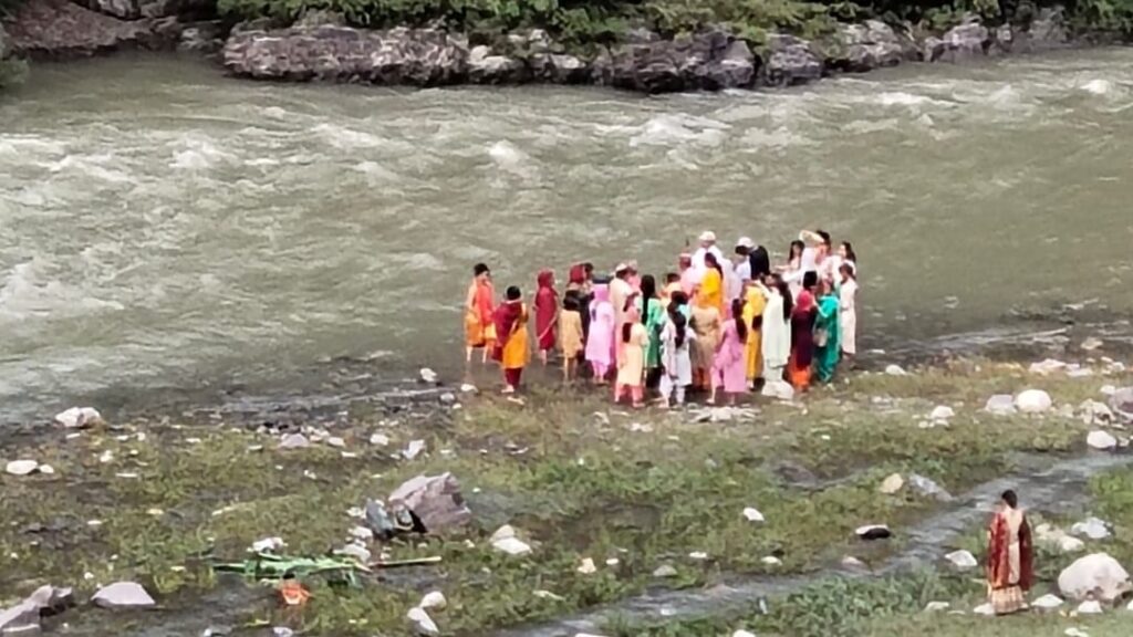 Ganpati Bappa immersed in the Giri river HIMACHAL HEADLINES