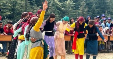 College students gave the message of cleanliness through street drama at Koti HIMACHAL HEADLINES
