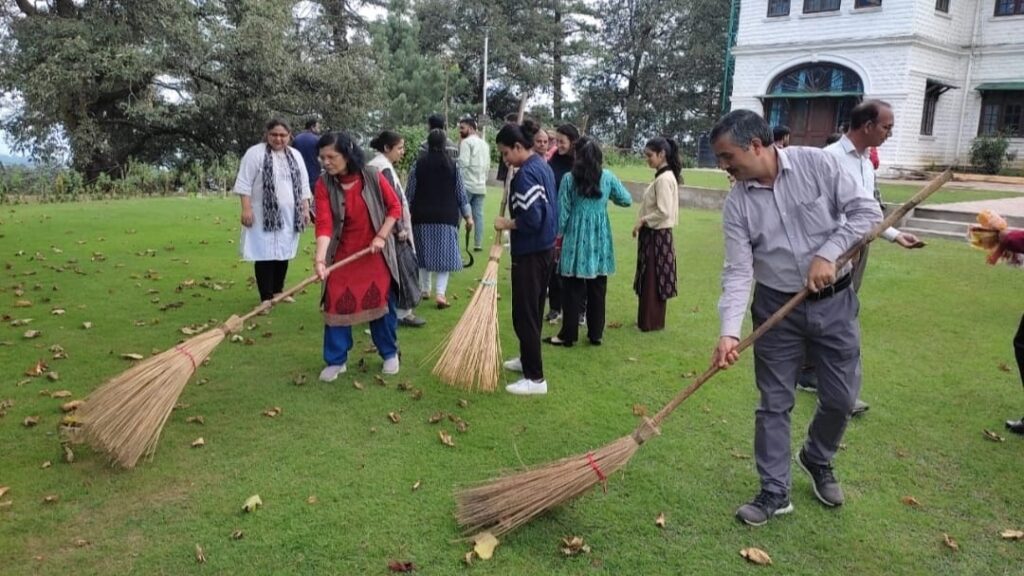 Shramdaan done on the occasion of cleanliness fortnight at the Indian Institute of Advanced Study Shramdaan done on the occasion of cleanliness fortnight at the Indian Institute of Advanced Study HIMACHAL HEADLINES