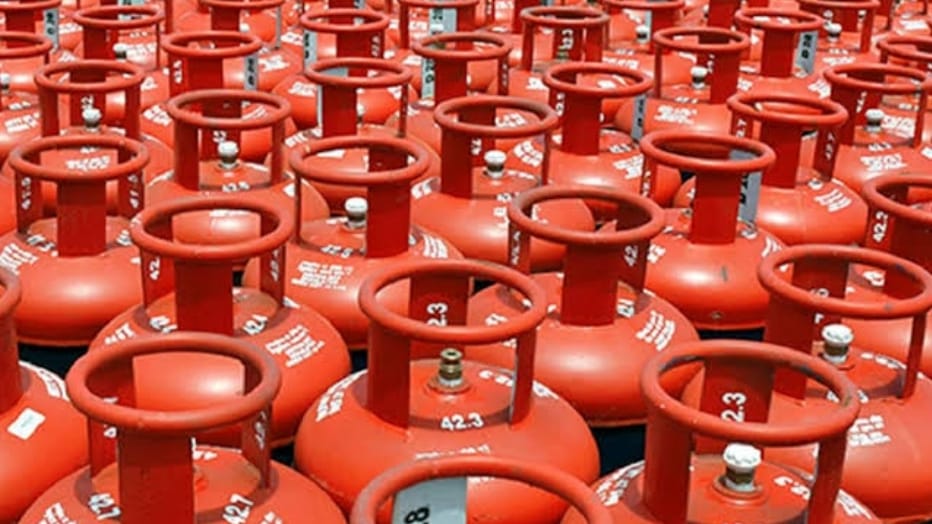 LPG Price Hike Hits Himachal Households, New Booking Rules Add to Woes LPG Price Hike Hits Himachal Households, New Booking Rules Add to Woes HIMACHAL HEADLINES