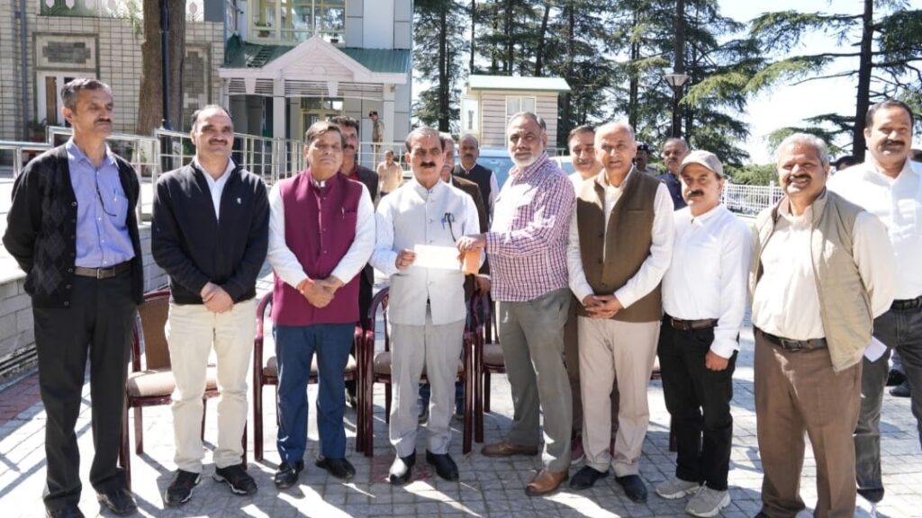 CM Sukhu's college friends donate Rs. 2.05 Lakh towards Aapda Rahat Kosh HIMACHAL HEADLINES