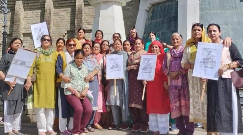 Himachal Mahila Congress organized a Sadbhavana Yatra today and for leaving the politics of hatred in the country HIMACHAL HEADLINES
