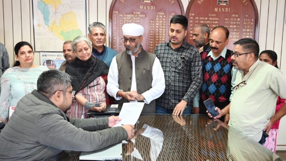 Mandi Nagrik Adhikar Manch raised various demands before DC Mandi Mandi Nagrik Adhikar Manch raised various demands before DC Mandi HIMACHAL HEADLINES