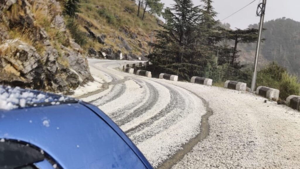Light drizzling and hailstorm hits Shimla's nearby area Light drizzling and hailstorm hits Shimla's nearby area HIMACHAL HEADLINES