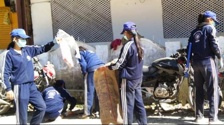 NSS students cleaned Chiog market NSS students cleaned Chiog market HIMACHAL HEADLINES