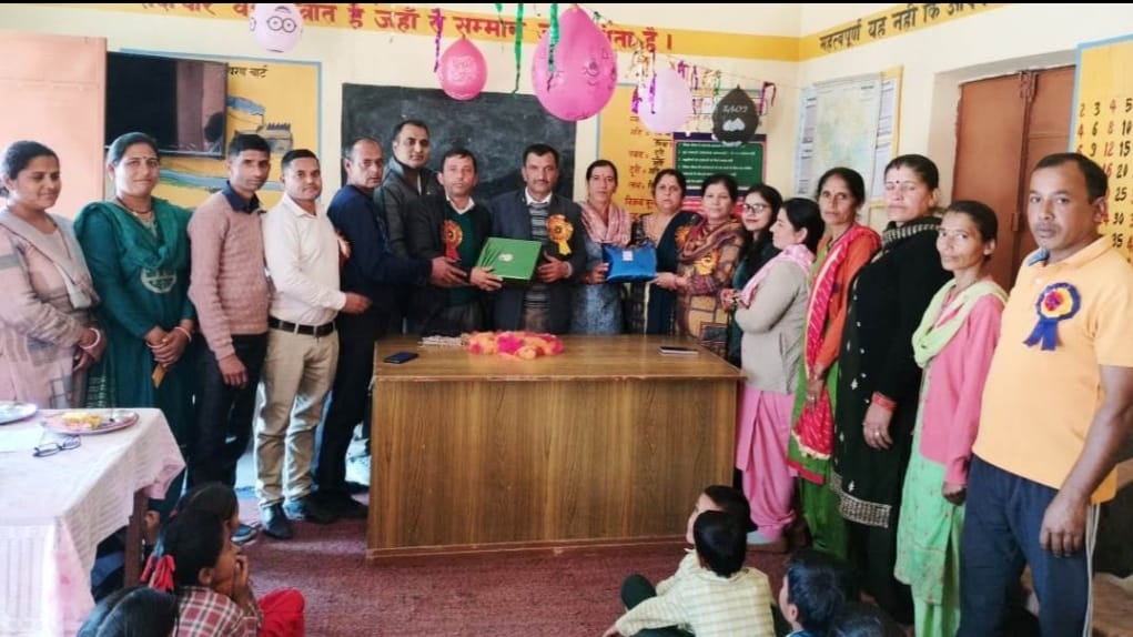 Teacher Prakash Verma retired after 32 years of service HIMACHAL HEADLINES