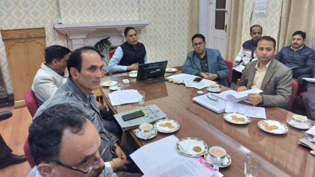 CS Prabodh Saxena holds meeting regarding winter preparedness CS Prabodh Saxena holds meeting regarding winter preparedness HIMACHAL HEADLINES