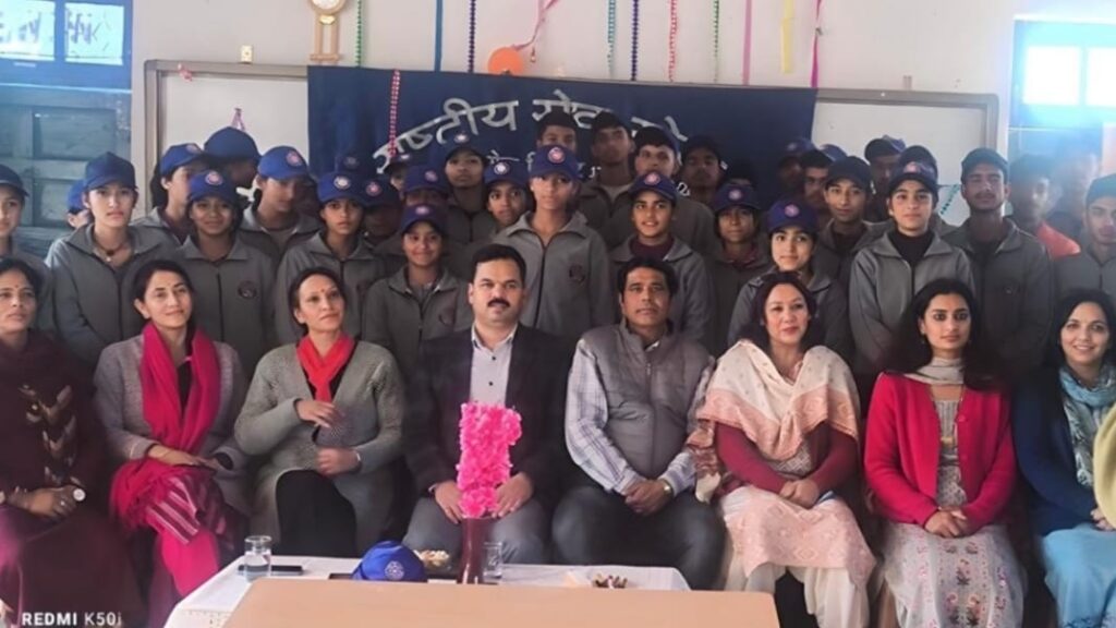 To make life meaningful, students should stay away from drugs: Parveer Thakur HIMACHAL HEADLINES