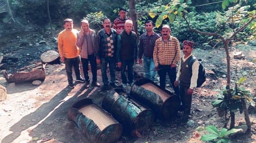 14,500 ltrs illegal lahan destroyed in Sirmaur, 115 boxes of liquor seized in Mandi 14,500 ltrs illegal lahan destroyed in Sirmaur, 115 boxes of liquor seized in Mandi HIMACHAL HEADLINES