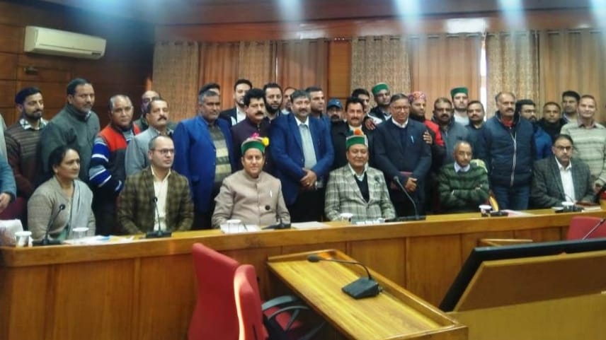Jagat Singh Negi held a meeting with the Village Revenue Officer and the Kanungo Joint Association HIMACHAL HEADLINES