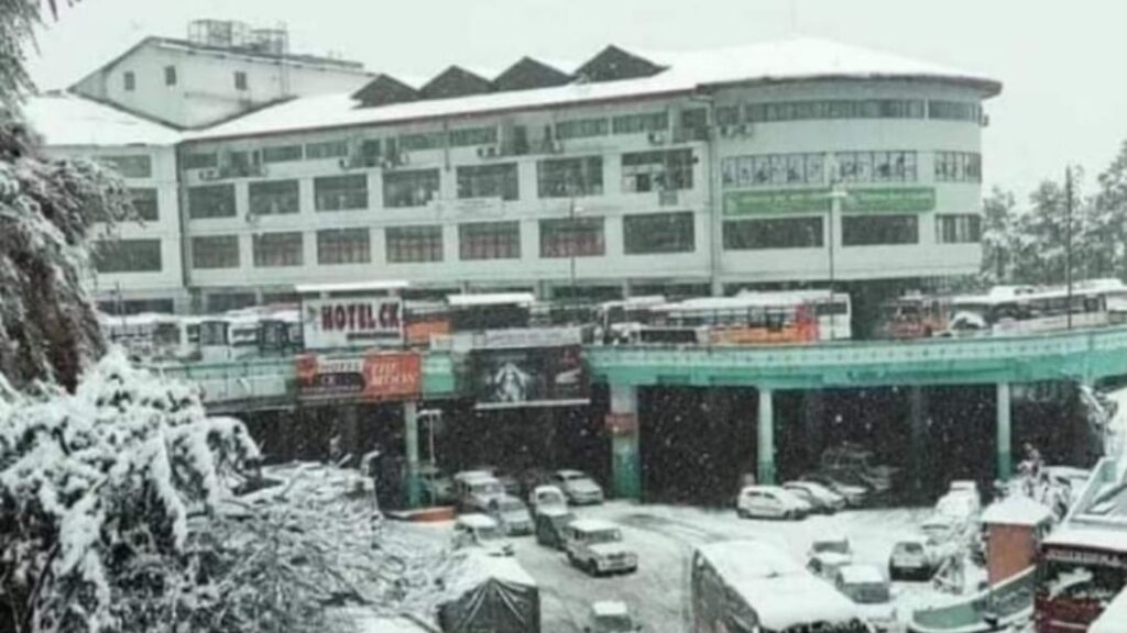 Himachal in grip of coldwave as higher reaches wear blanket of snow, white sleet in the Shimla town HIMACHAL HEADLINES