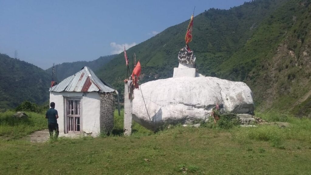 Even after four months, the mystery of the murder of the priest of Bhuteshwar temple remains unsolved Even after four months, the mystery of the murder of the priest of Bhuteshwar temple remains unsolved HIMACHAL HEADLINES