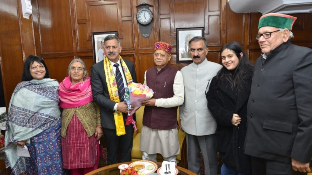 Himachal Governor administers the Oath of Office to the newly inducted Cabinet Ministers Himachal Governor administers the Oath of Office to the newly inducted Cabinet Ministers HIMACHAL HEADLINES
