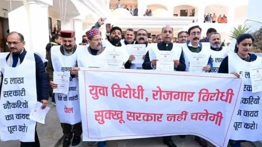 BJP legislators demonstrate outside Himachal Vidhan Sabha with degrees on their necks HIMACHAL HEADLINES
