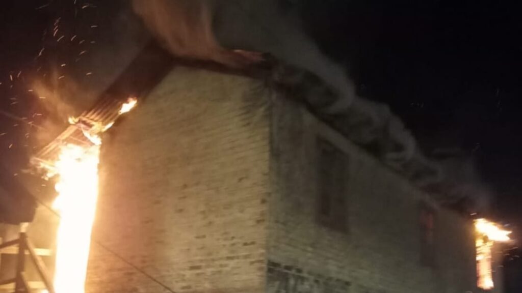 Fire breaks out in the Old MC building in Shimla Fire breaks out in the Old MC building in Shimla HIMACHAL HEADLINES
