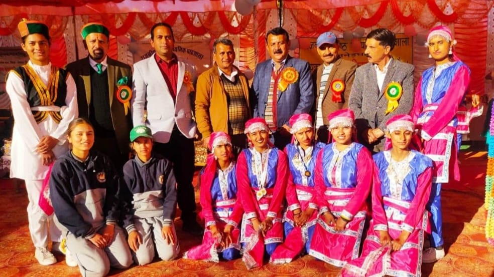 Simran and Tushar got the title of best student of the year Simran and Tushar got the title of best student of the year HIMACHAL HEADLINES