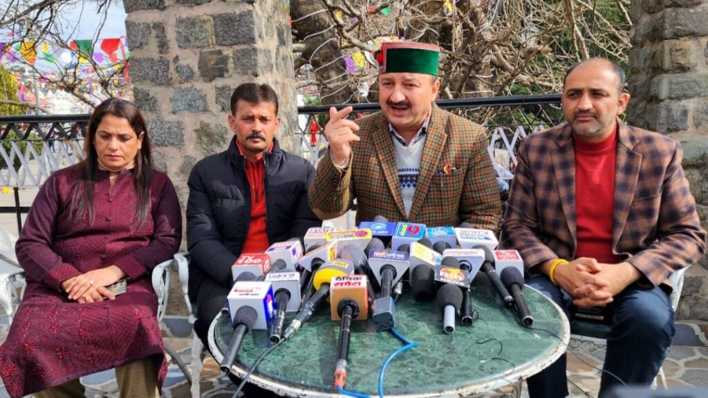 Congress is desperate to steal the praise of Centre's schemes: Balveer Verma Congress is desperate to steal the praise of Centre's schemes: Balveer Verma HIMACHAL HEADLINES