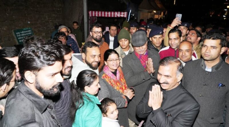 CM Sukhu took stroll on the Mall on New Year's Eve HIMACHAL HEADLINES