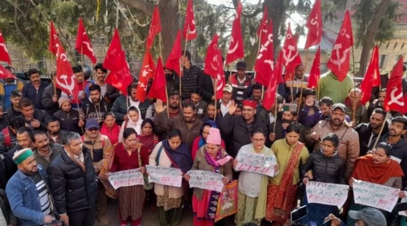 Hundreds of Sahib and outsourced workers demonstrated at the DC office of MC regarding their demands Hundreds of Sahib and outsourced workers demonstrated at the DC office of MC regarding their demands HIMACHAL HEADLINES