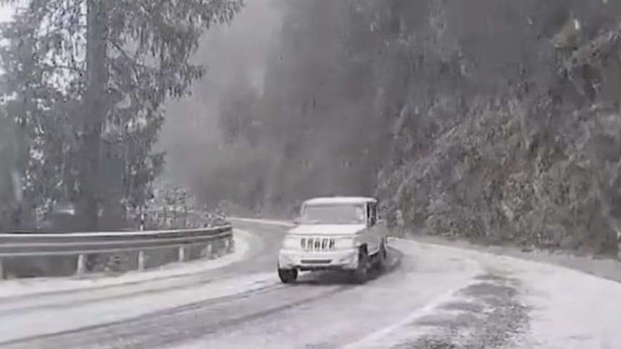 Kufri adjoining Shimla receives season's first snowfall Kufri adjoining Shimla receives season's first snowfall HIMACHAL HEADLINES