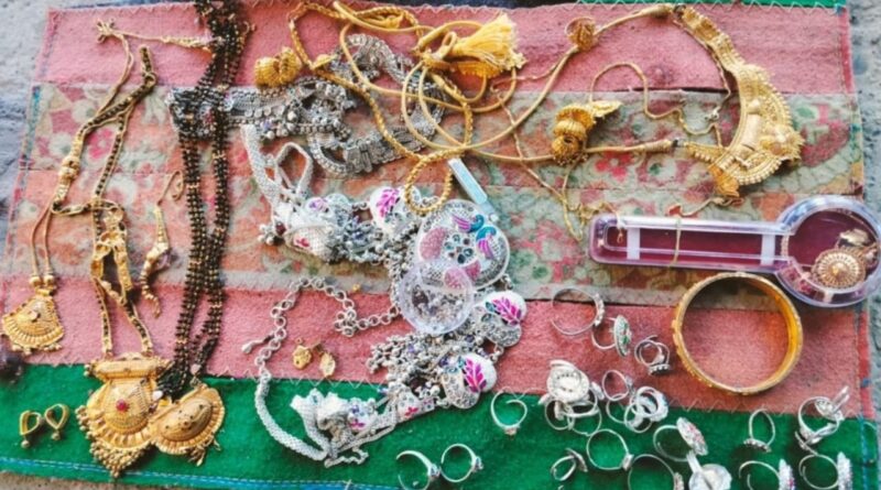 Police solve a 16 lakh ornament theft in a matter of few hours in Dhalli Shimla Police solve a 16 lakh ornament theft in a matter of few hours in Dhalli Shimla HIMACHAL HEADLINES