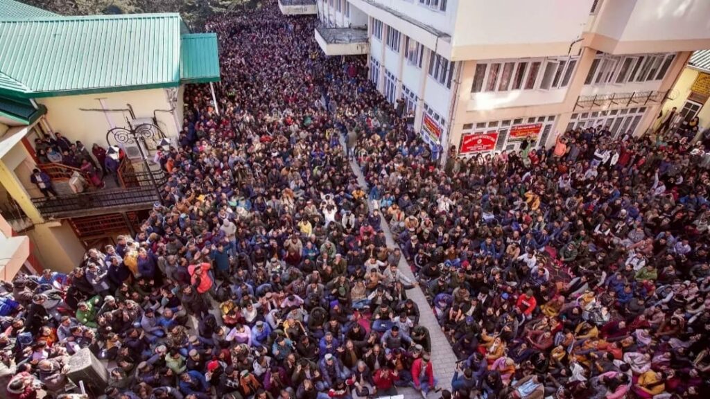 A joint front of power sector unions staged a major protest at Kumar House Shimla A joint front of power sector unions staged a major protest at Kumar House Shimla HIMACHAL HEADLINES