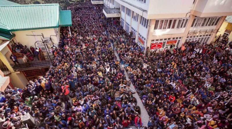 A joint front of power sector unions staged a major protest at Kumar House Shimla A joint front of power sector unions staged a major protest at Kumar House Shimla HIMACHAL HEADLINES